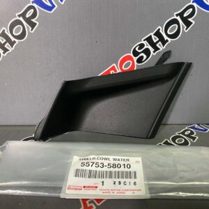 Уголок решетки, жабо под дворники правый TOYOTA 55753-58010 / 5575358010