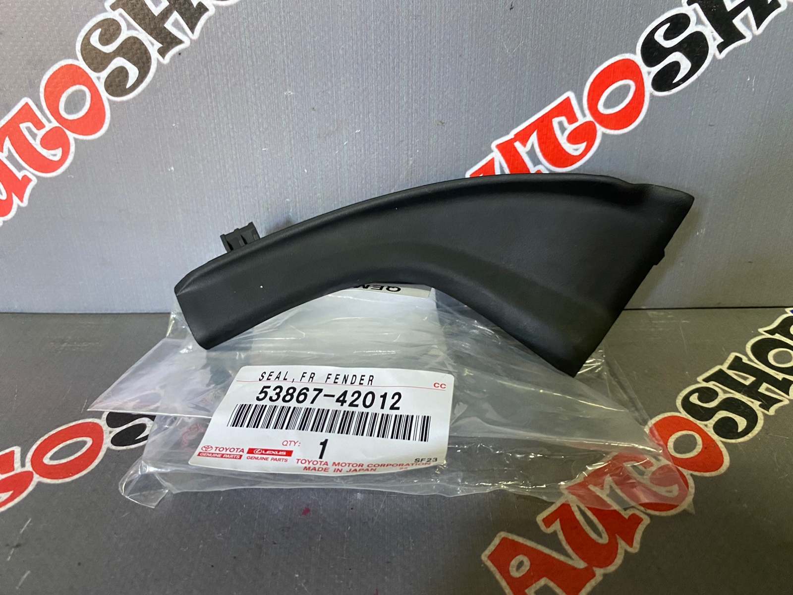 Уголок решетки, жабо под дворники левый TOYOTA 53867-42012 / 5386742012