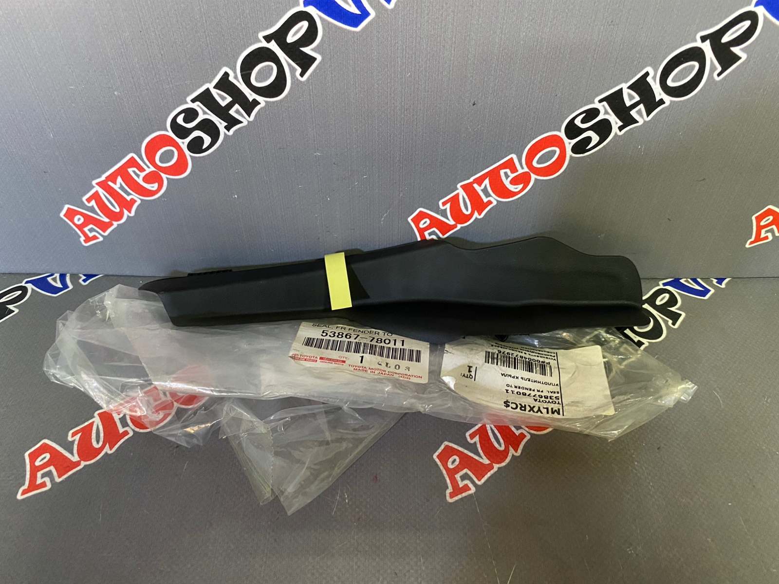 Уголок решетки, жабо под дворники левый TOYOTA 53867-78011 / 5386778011