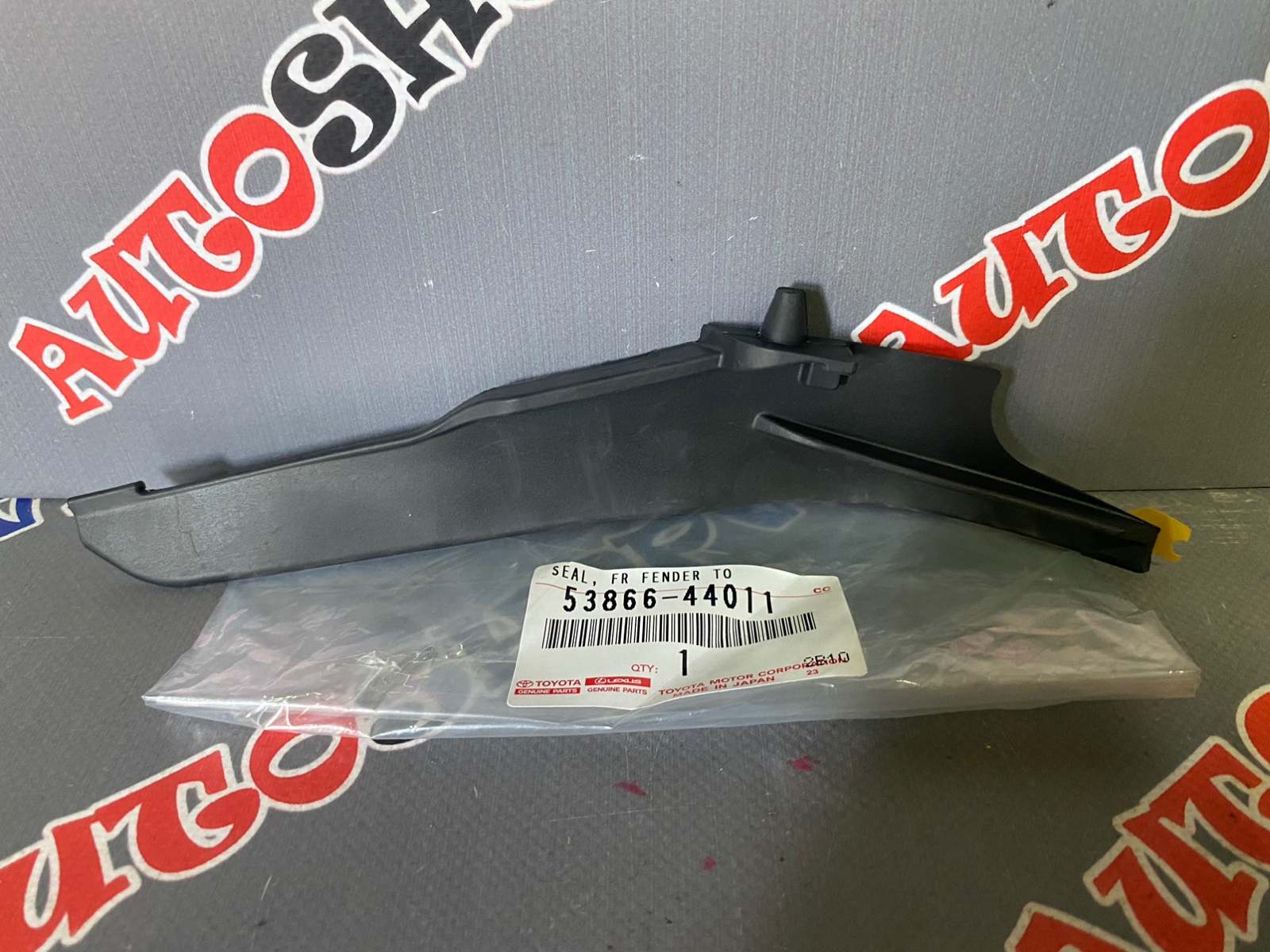 Уголок решетки, жабо под дворники правый TOYOTA 53866-44011 / 5386644011
