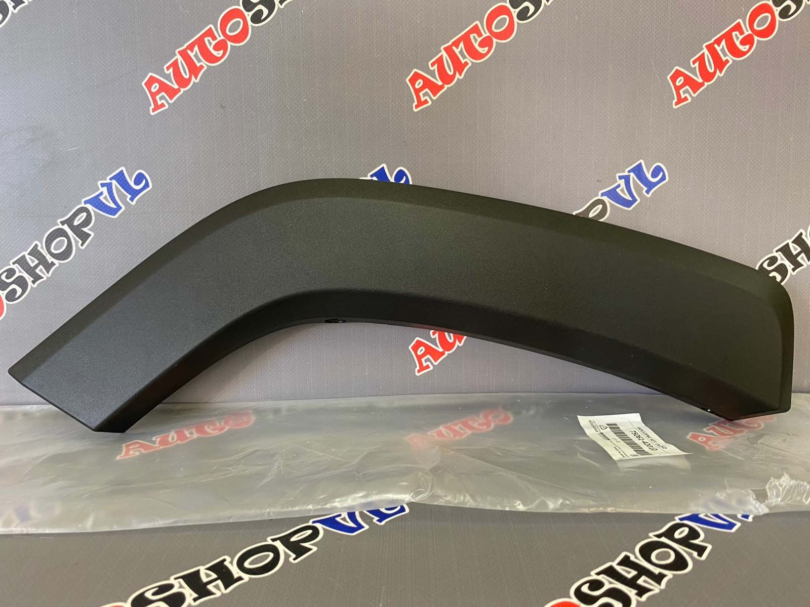Накладка на дверь задняя правая TOYOTA 75061-42010 / 7506142010