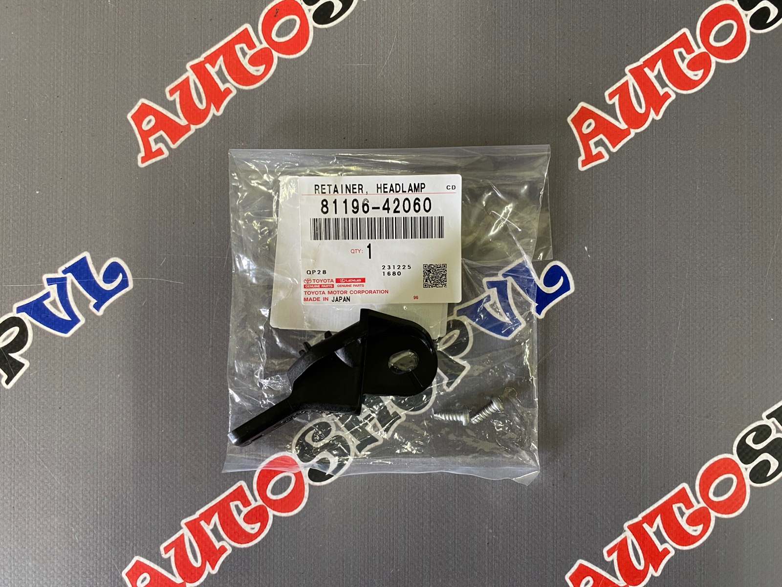 Крепление левой фары TOYOTA 81196-42060 / 8119642060 — изображение 2