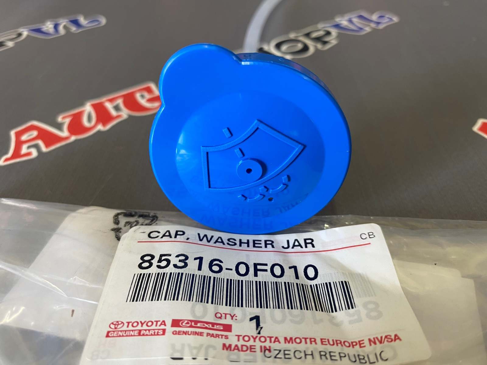 Крышка бачка омывателя TOYOTA 85316-0F010 / 853160F010 — изображение 2