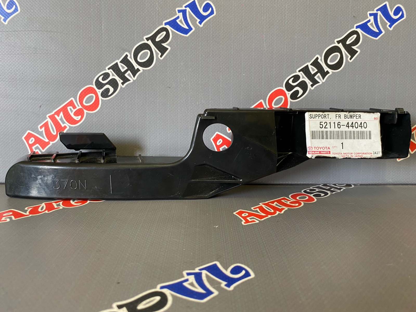 Крепление переднего бампера левое TOYOTA 52116-44040 / 5211644040