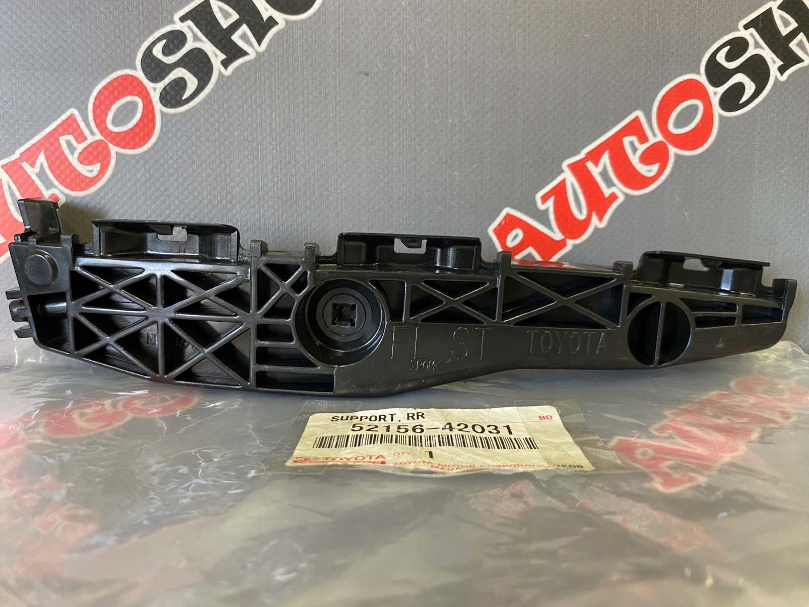 Крепление заднего бампера левое TOYOTA 52156-42031 / 5215642031