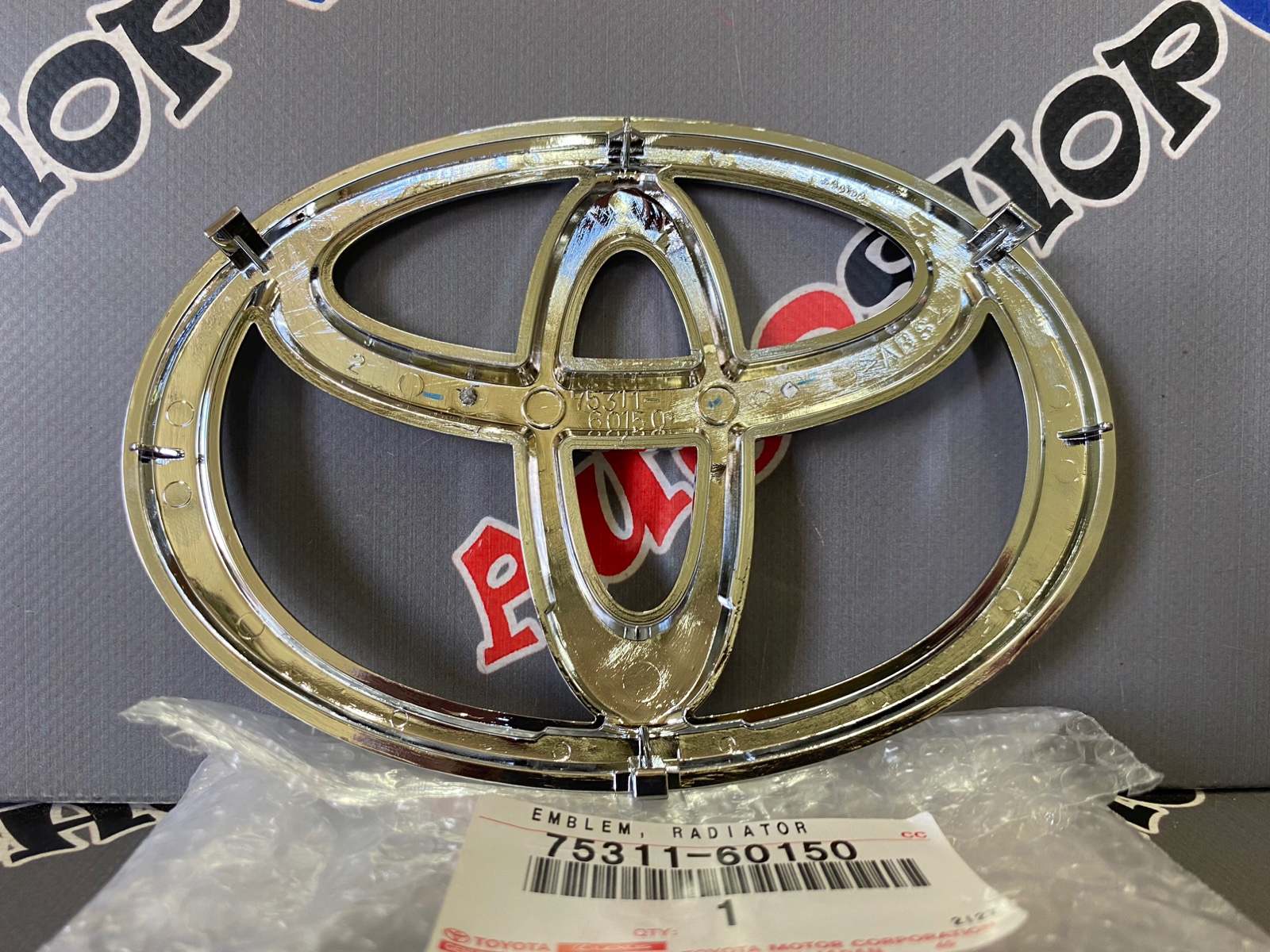 Эмблема TOYOTA 75311-60150 / 7531160150 — изображение 2
