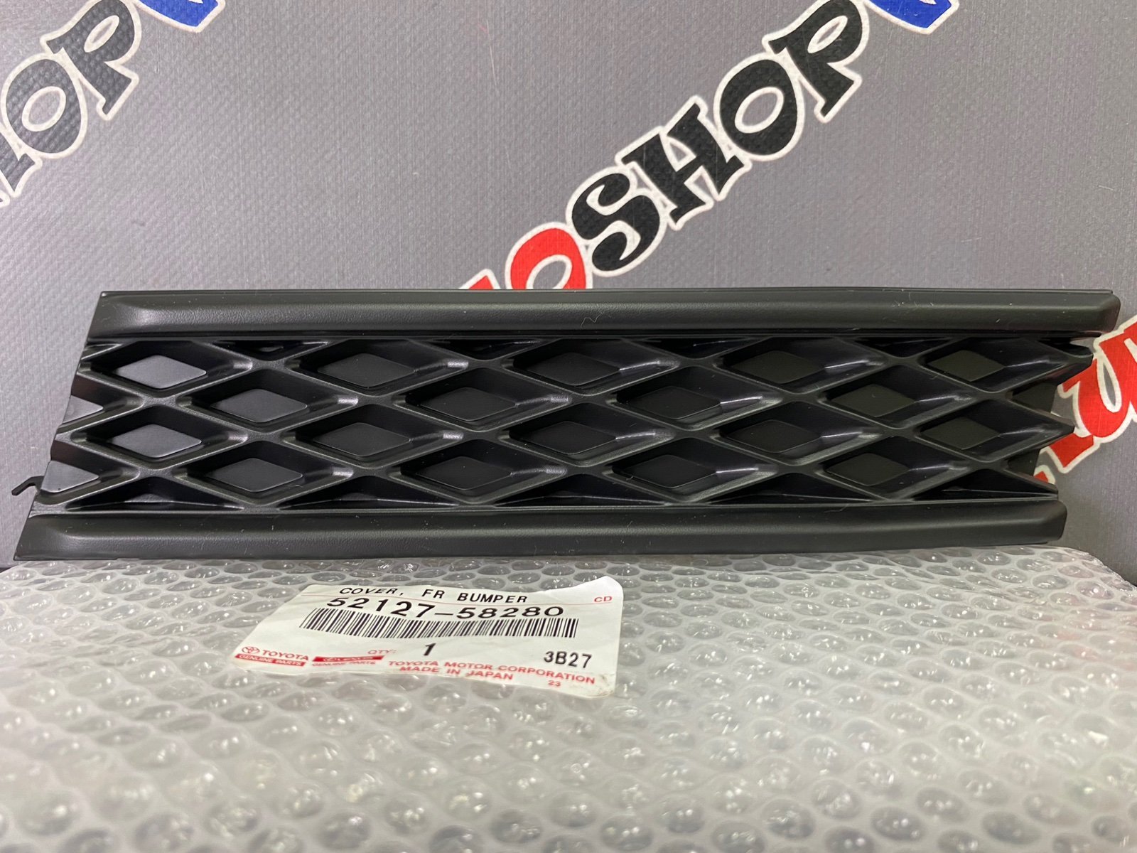 Заглушка переднего бампера правая TOYOTA 52127-58280 / 5212758280