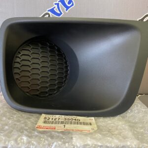 Заглушка переднего бампера правая TOYOTA 52127-35040 / 5212735040