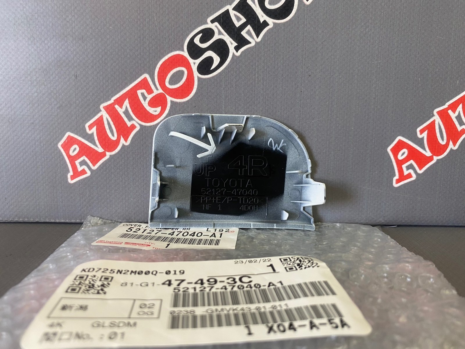Заглушка переднего бампера правая TOYOTA 52127-47040-A1 / 5212747040A1 — изображение 2