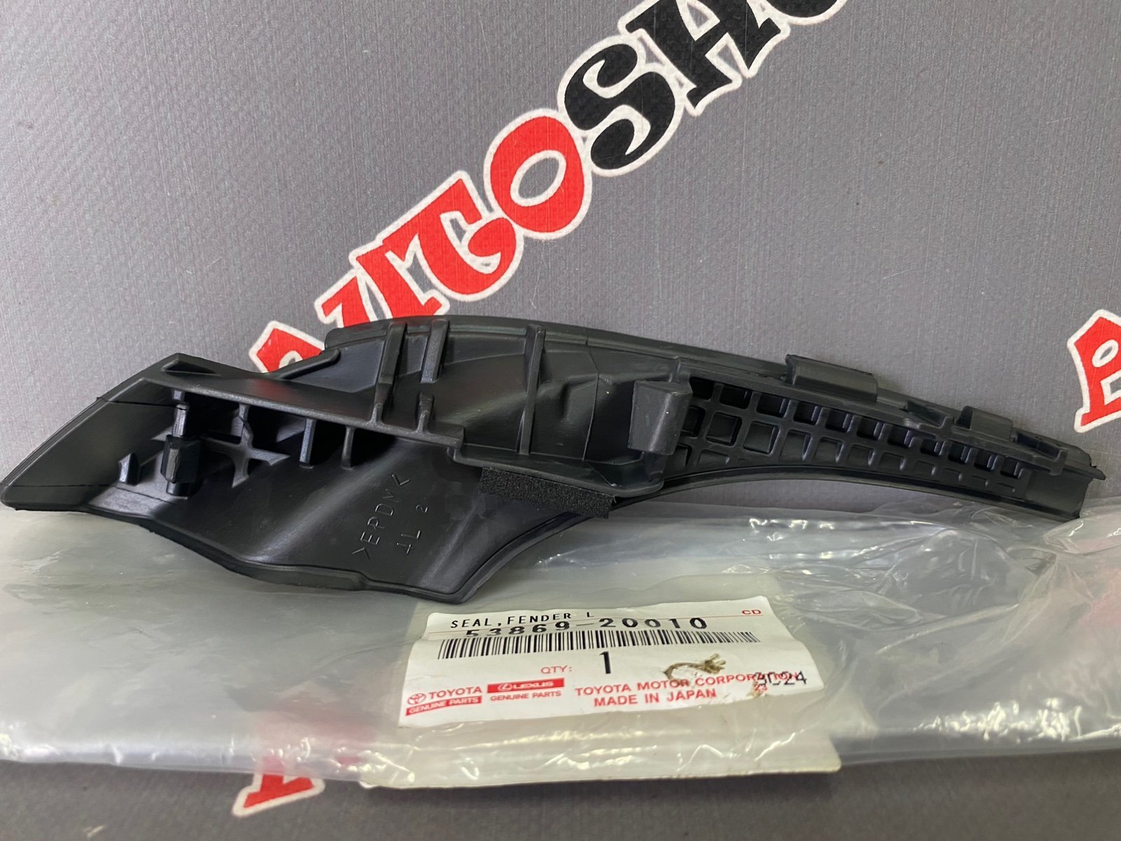 Уголок решетки, жабо под дворники левый TOYOTA 53869-20010 / 5386920010 — изображение 2