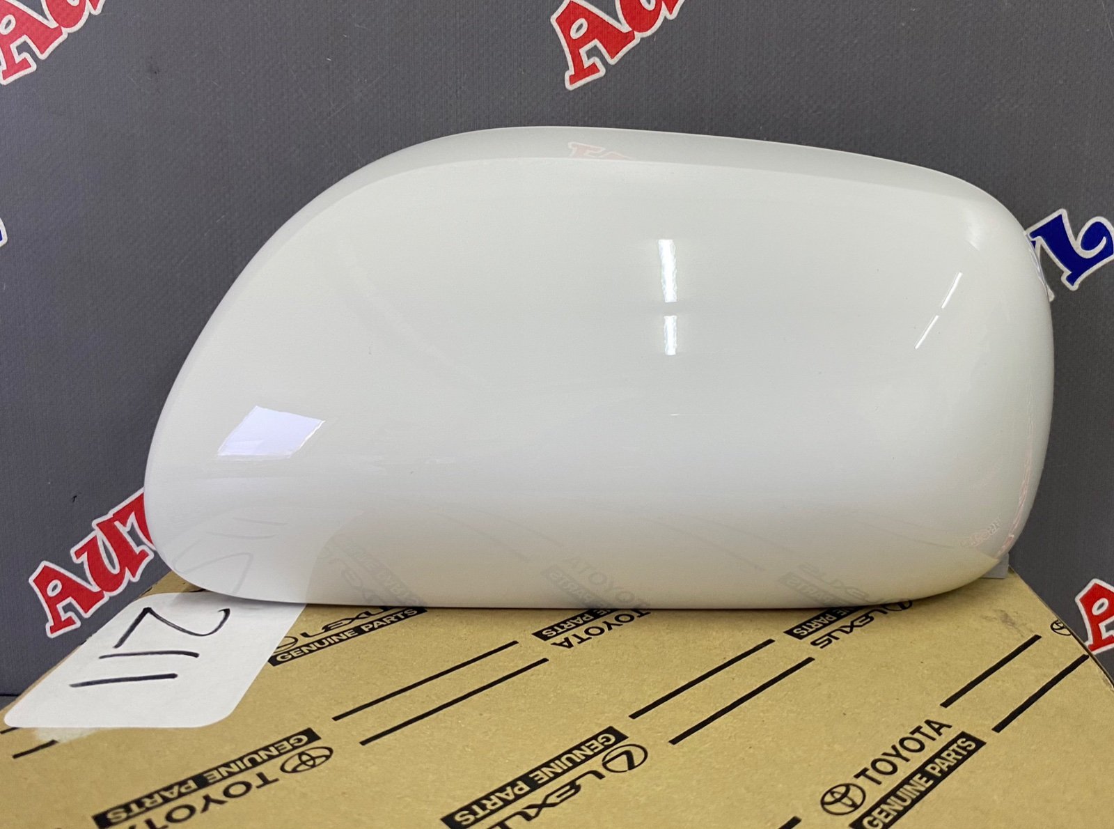 Крышка на зеркало левая TOYOTA 87945-52080-A0 / 8794552080A0