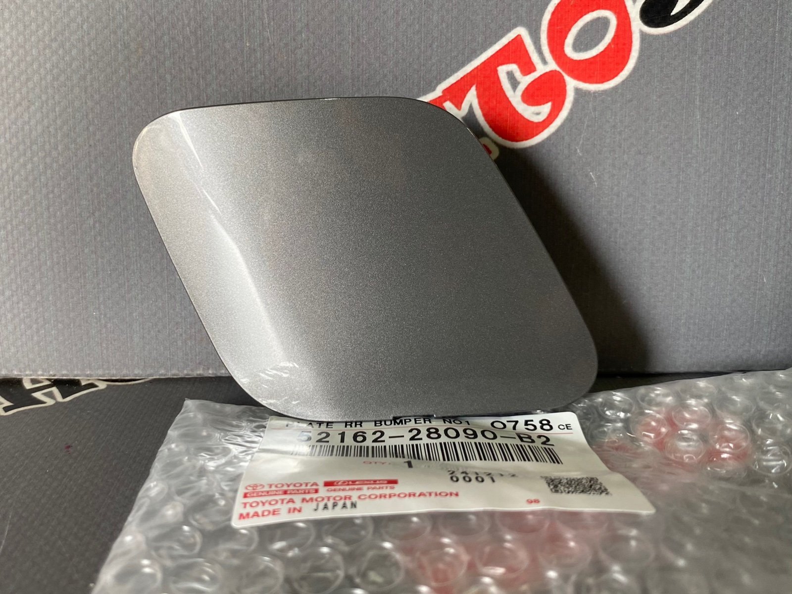 Заглушка заднего бампера TOYOTA 52162-28090-B2 / 5216228090B2