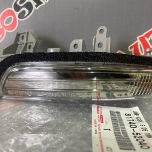 Повторитель поворота в зеркало левый TOYOTA 81740-52040 / 8174052040