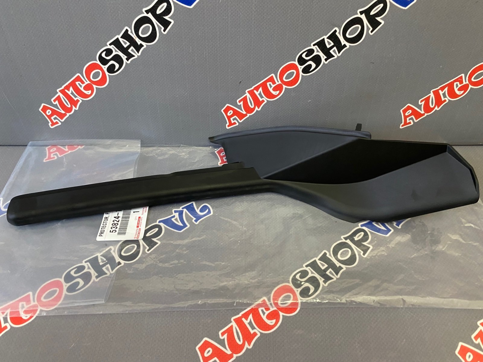 Уголок решетки, жабо под дворники левый TOYOTA 53824-16010 / 5382416010