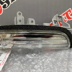 Повторитель поворота в зеркало правый TOYOTA 81730-52090 / 8173052090