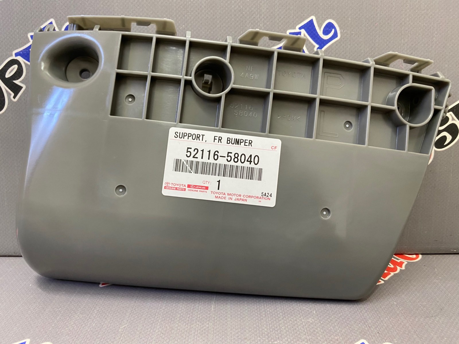Крепление переднего бампера левое TOYOTA 52116-58040 / 5211658040