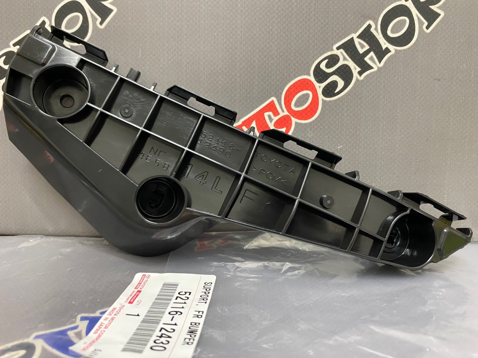 Крепление переднего бампера левое TOYOTA 52116-12430 / 5211612430