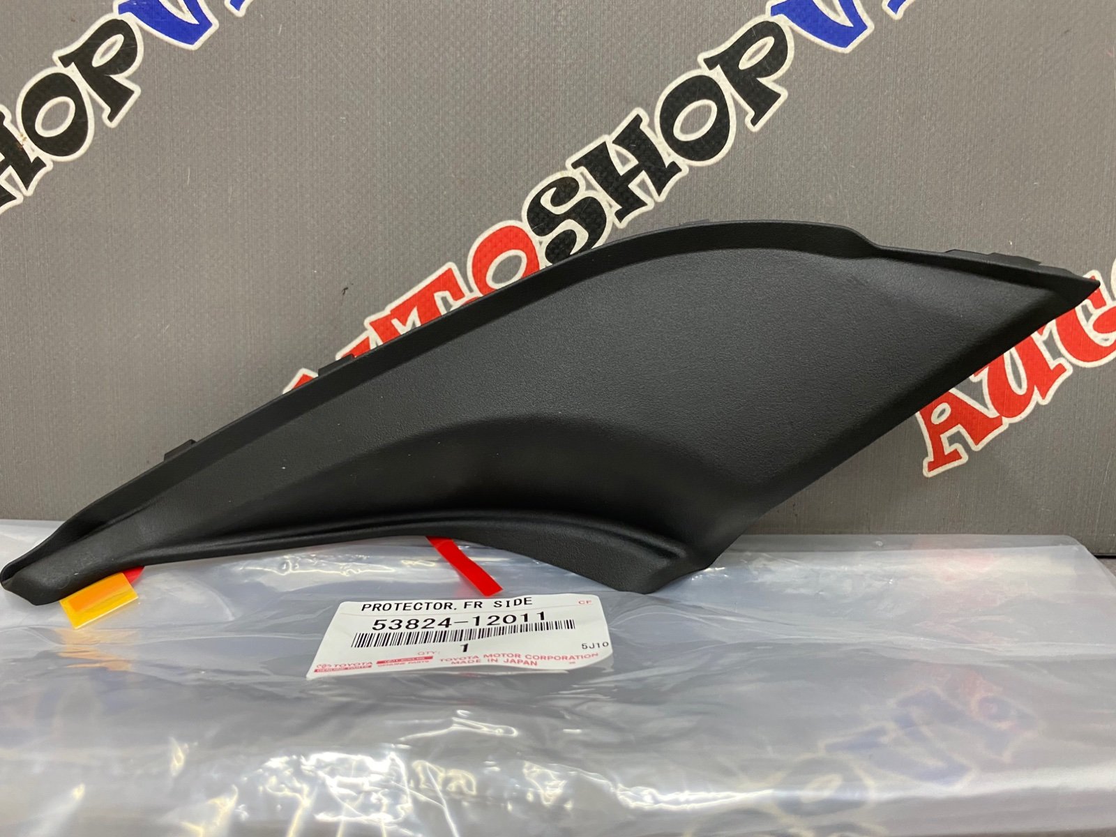 Уголок решетки, жабо под дворники левый TOYOTA 53824-12011 / 5382412011