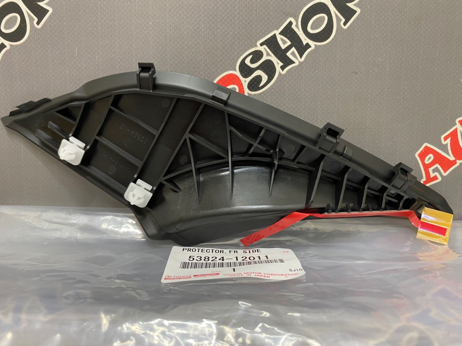 Уголок решетки, жабо под дворники левый TOYOTA 53824-12011 / 5382412011 — изображение 2