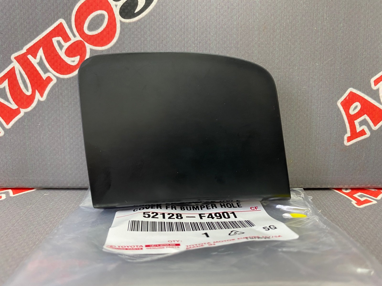 Заглушка переднего бампера TOYOTA 52128-F4901 / 52128F4901