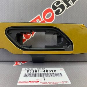 Кронштейн омывателя фар правый TOYOTA 85361-48020 / 8536148020