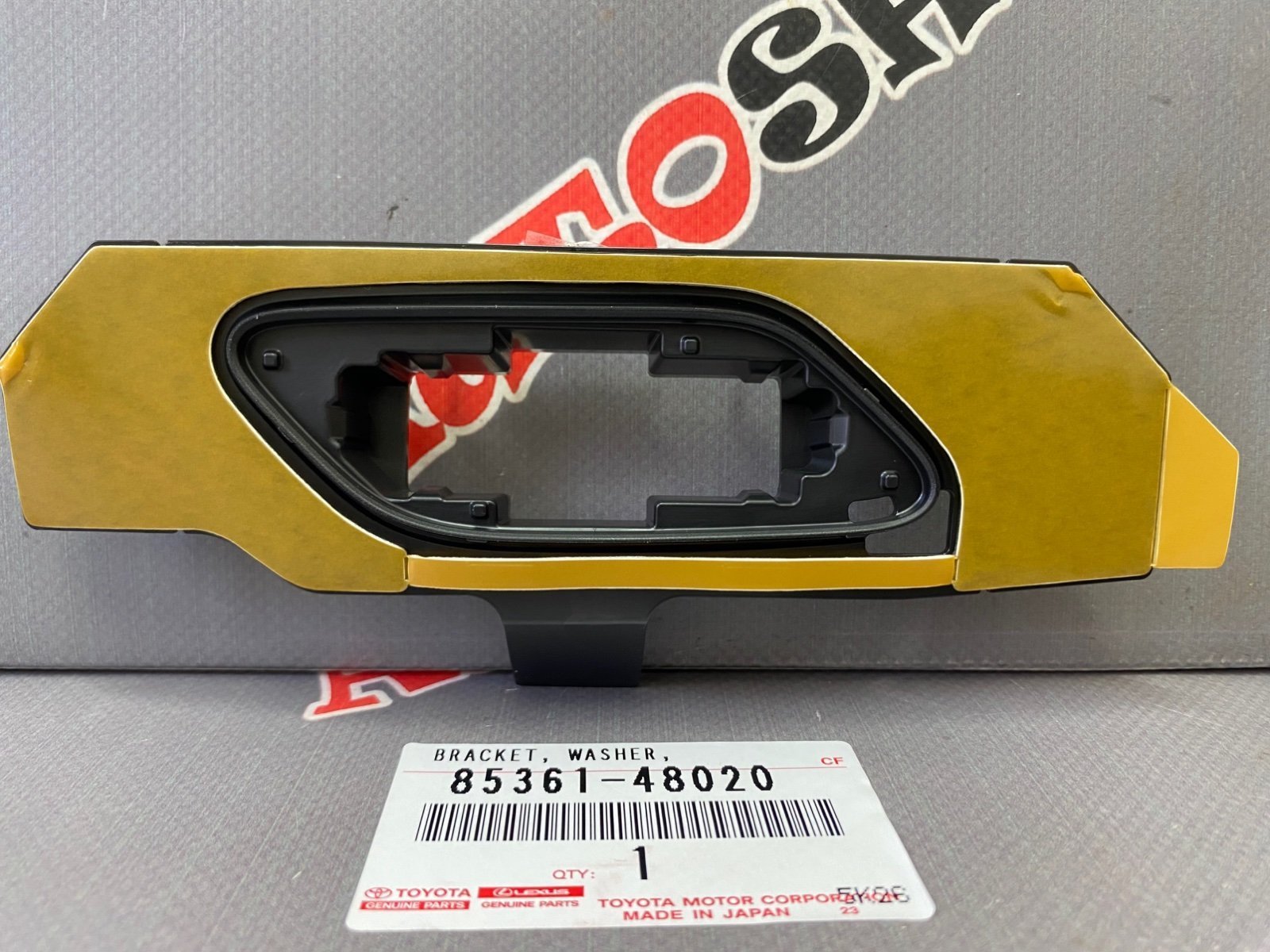 Кронштейн омывателя фар правый TOYOTA 85361-48020 / 8536148020