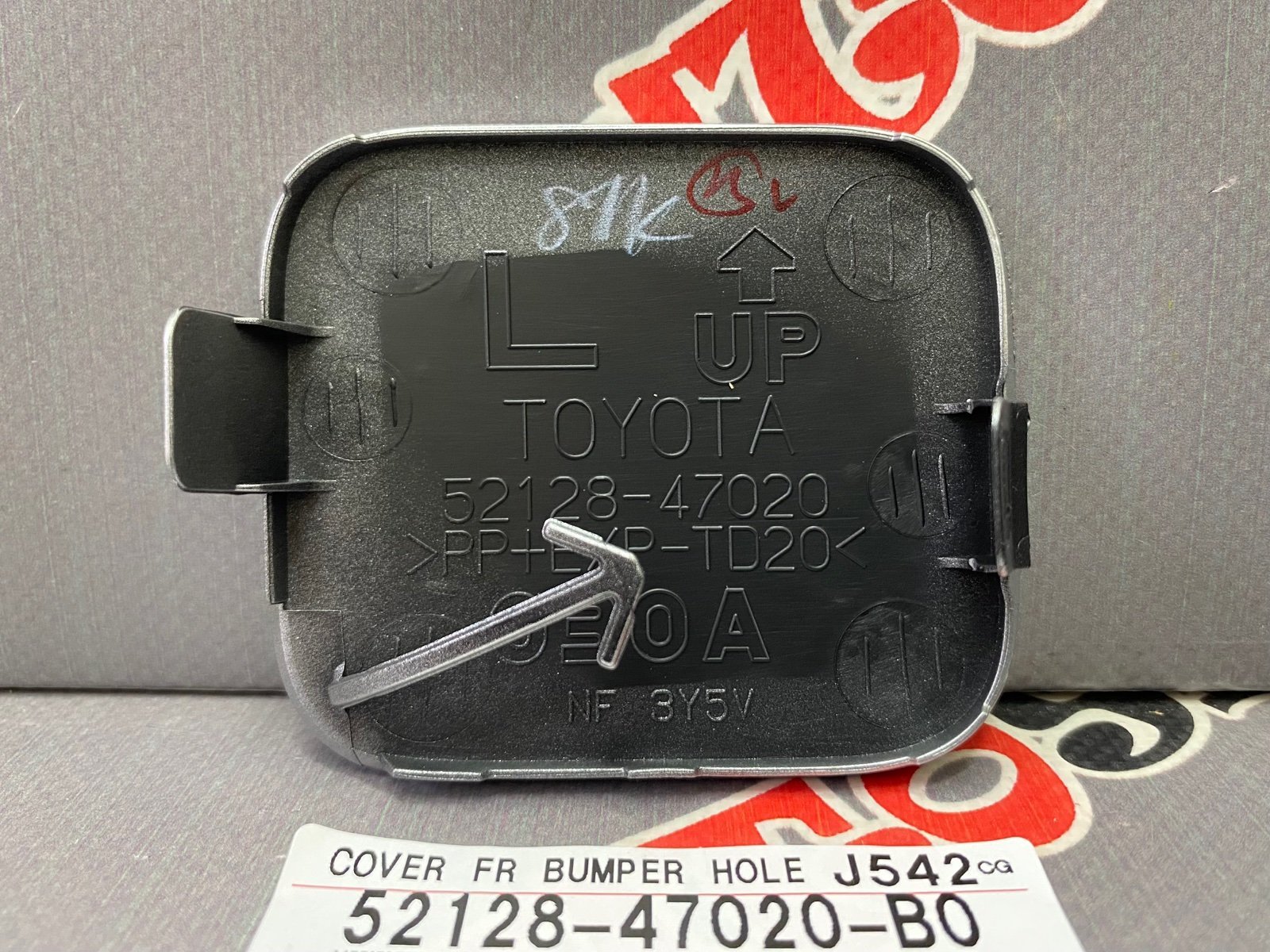 Заглушка переднего бампера левая TOYOTA 52128-47020-B0 / 5212847020B0 — изображение 2
