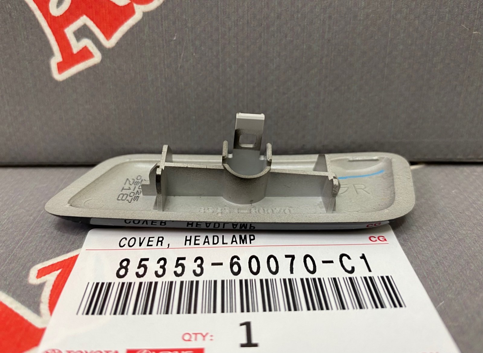 Крышка форсунки омывателя фар правая TOYOTA 85353-60070-C1 / 8535360070C1 — изображение 2