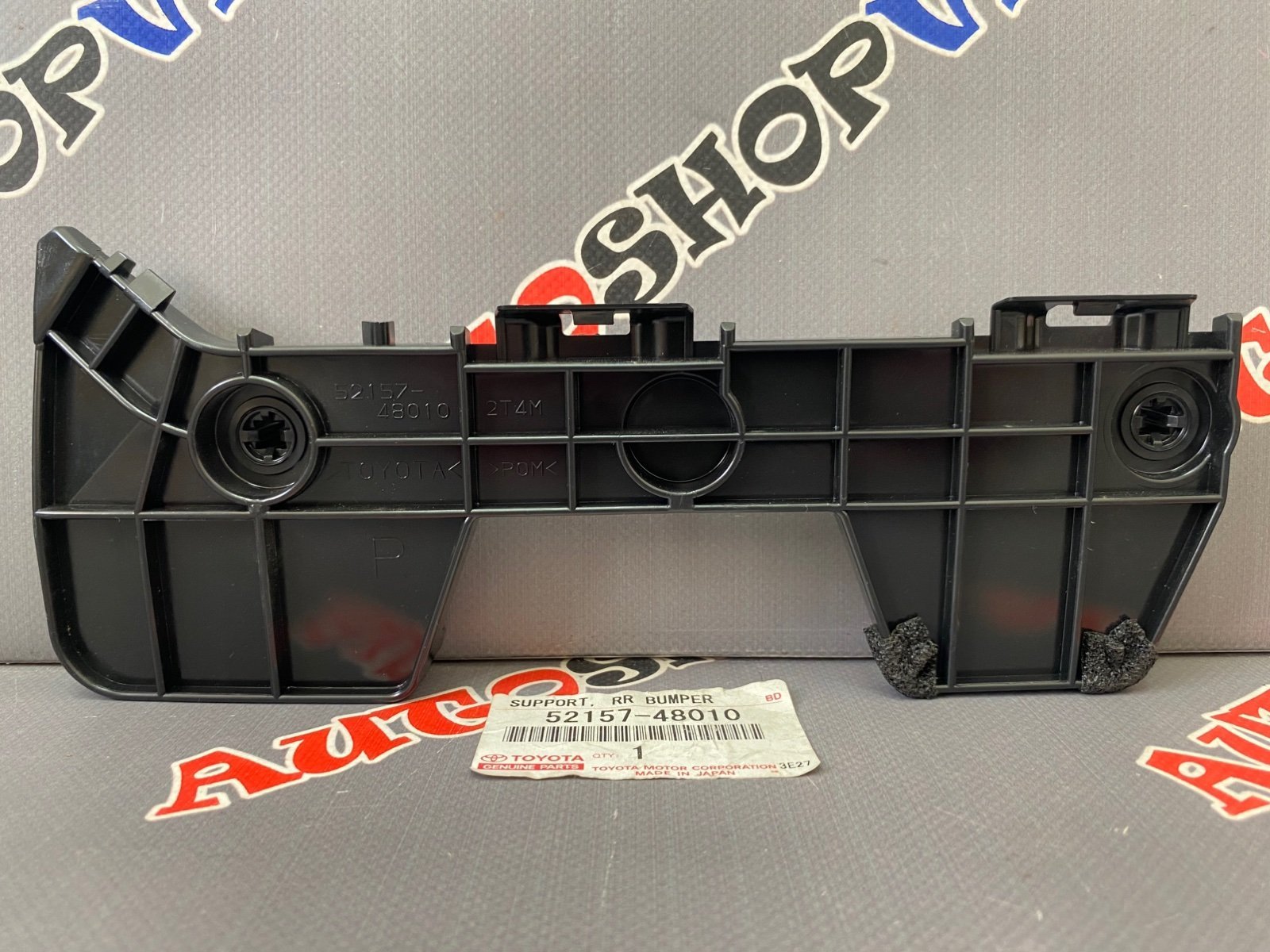 Крепление заднего бампера правое TOYOTA 52157-48010 / 5215748010