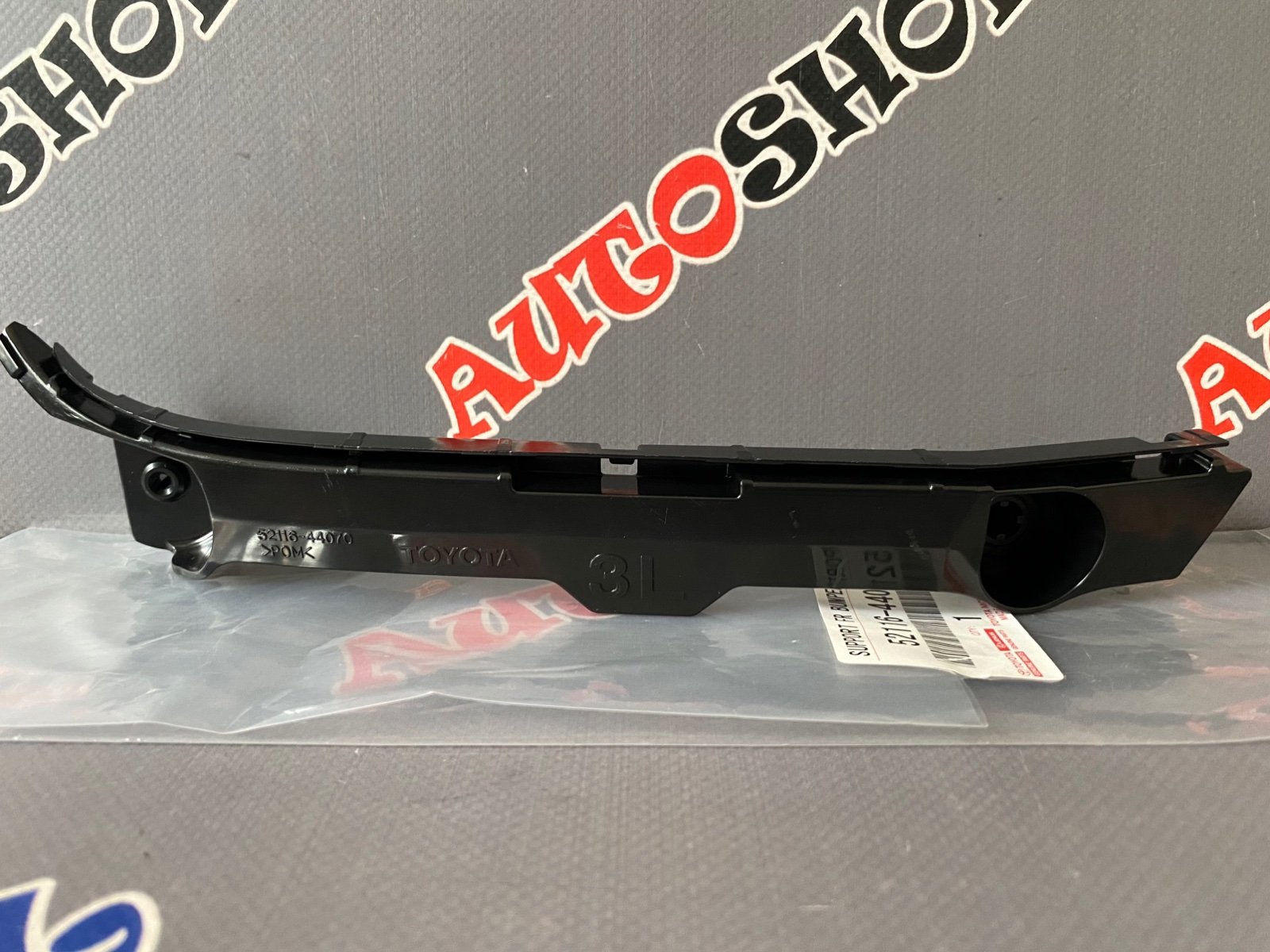 Крепление переднего бампера левое TOYOTA 52116-44070 / 5211644070