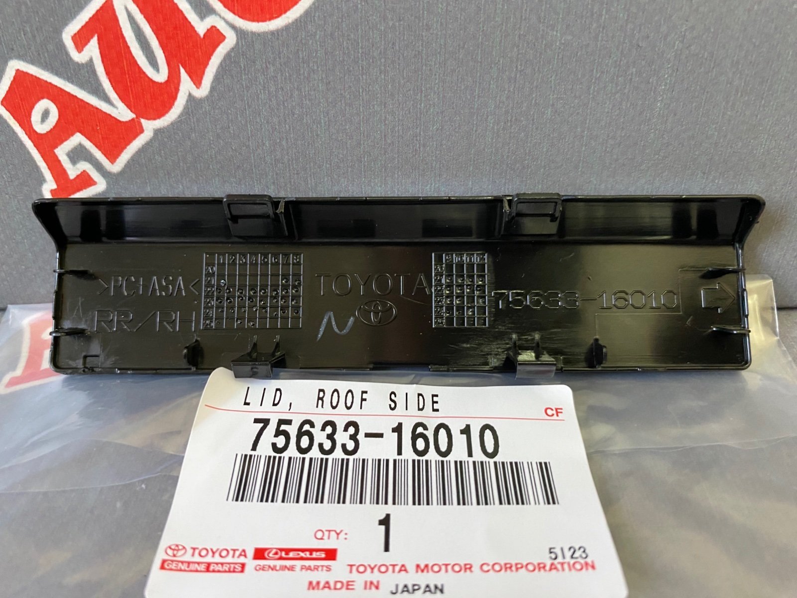 Заглушка рейлинга задняя правая TOYOTA 75633-16010 / 7563316010 — изображение 2