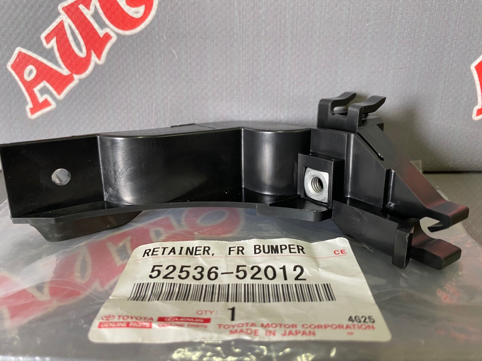 Крепление переднего бампера левое TOYOTA 52536-52012 / 5253652012