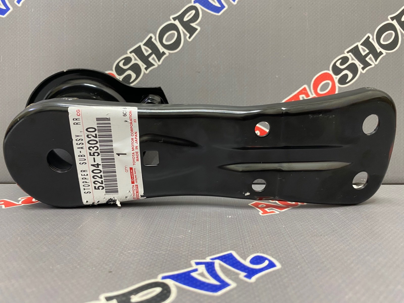 Крепление балки подвески заднее левое TOYOTA 52204-53020 / 5220453020